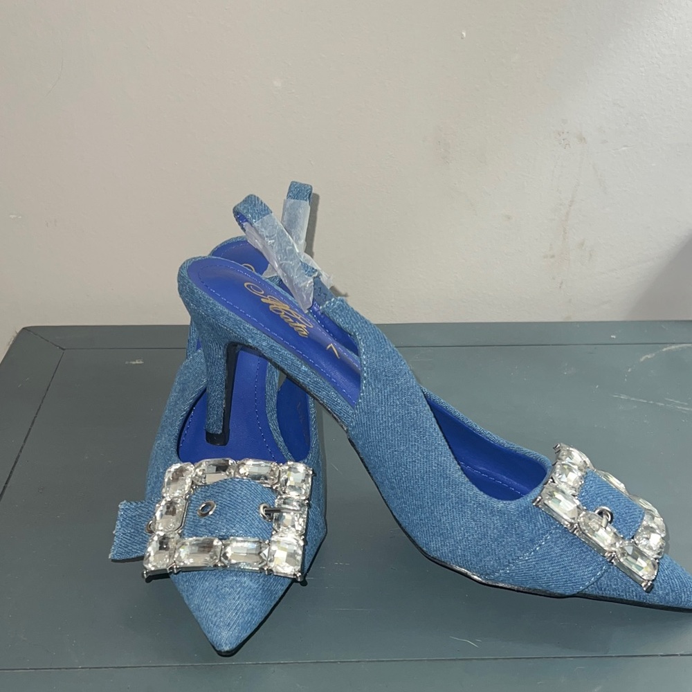 Elegant Blue Slingback Heels with Crystal Buckle - Picture 5 of 7
